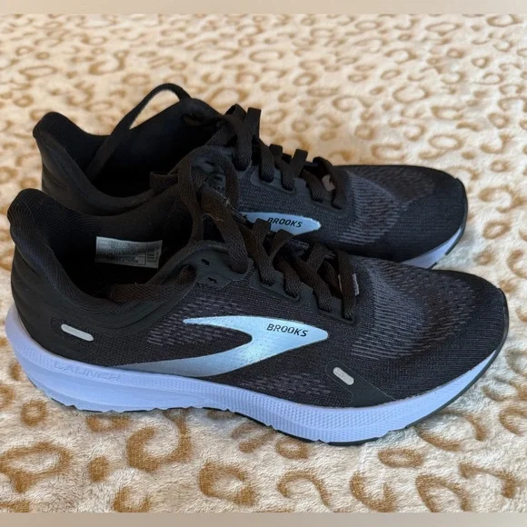 Brooks Athletic Shoes Women’s Running
Size: 7.5 - Picture 3 of 10